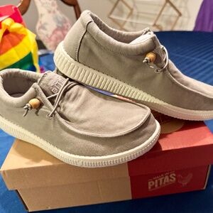 Women’s Pita Shoes Size 10